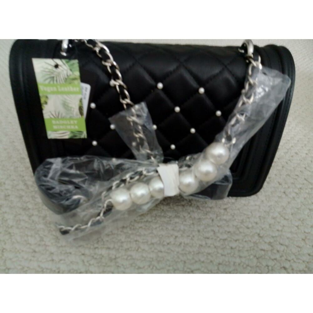Badgley Mischka Black Crossbody Bag Diamond Quilted/Pearls